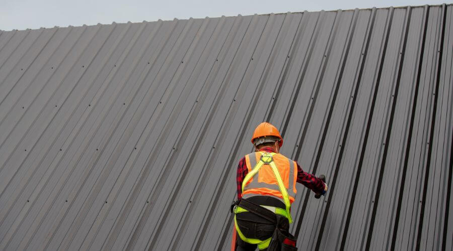 Professional gutter cleaning in Darien, GA